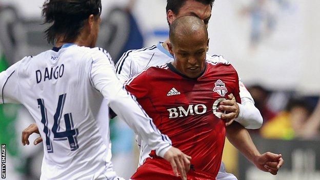 Rob Earnshaw in action for Toronto