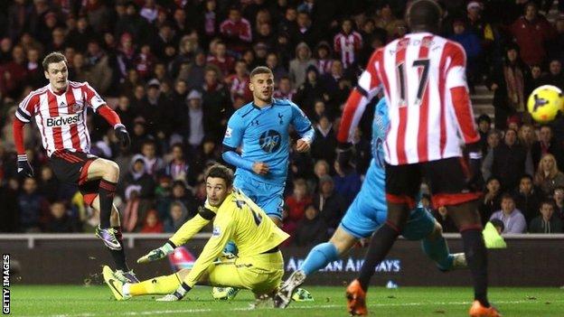 Adam Johnson scores for Sunderland