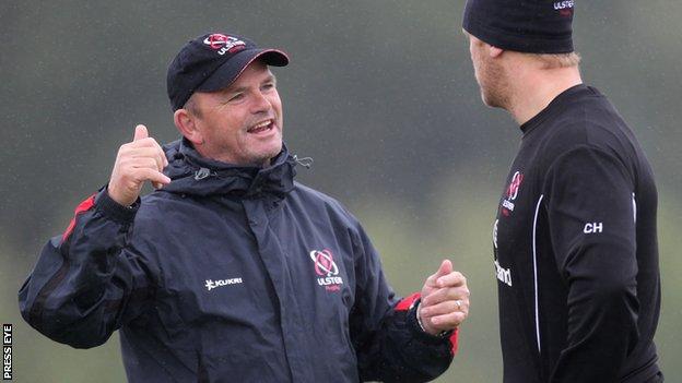 Anscombe gives instructions to an Ulster player