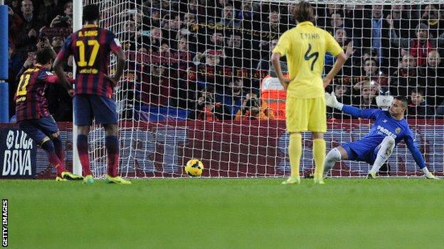 Neymar scores from the penalty spot against to put Barcelona ahead against Villarreal