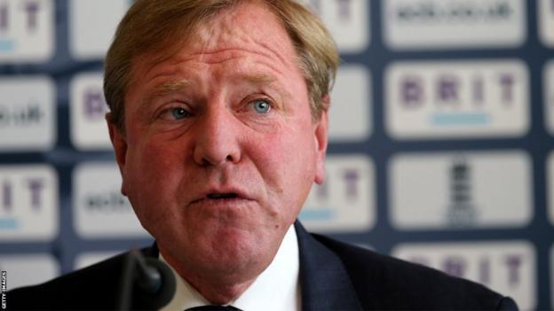 Hugh Morris announced he was stepping down as England's managing director to return to Glamorgan as chief executive and director of cricket in 2014.