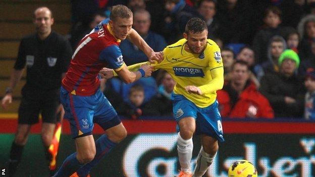Crystal Palace's Dean Moxey (left) and Newcastle United's Yohan Cabaye