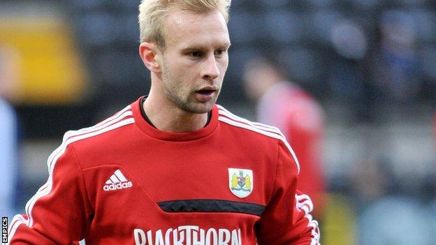 Bristol City: Nottingham Forest's Simon Gillett agrees to stay - BBC Sport