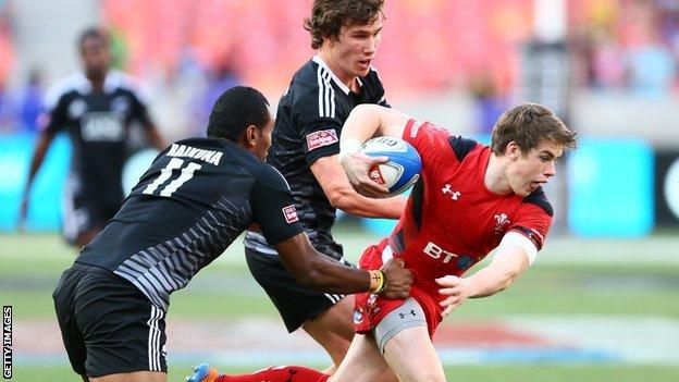 Rhodri Davies in action for Wales Sevens against New Zealand