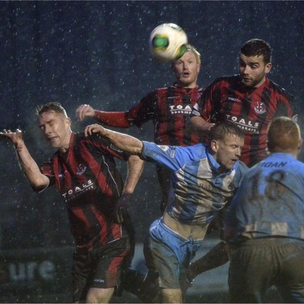 Warrenpoint Town and Crusaders battled out a 1-1 in tough conditions at Milltown