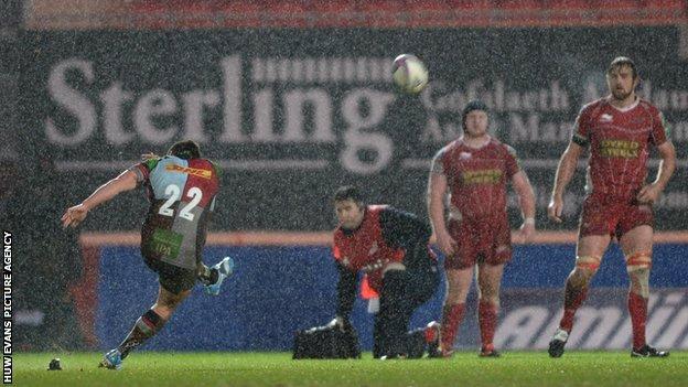 Ben Botica kicks winning penalty for Harlequins