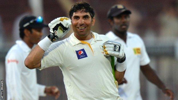 Pakistan captain Misbah-ul-Haq (centre) celebrates his side's win