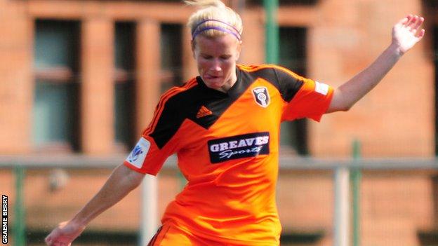 Julie Nelson is staying with Glasgow City