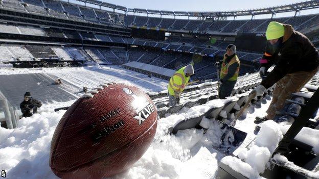 Super Bowl XLVIII - workers clear the snow and ice from Metlife Stadium