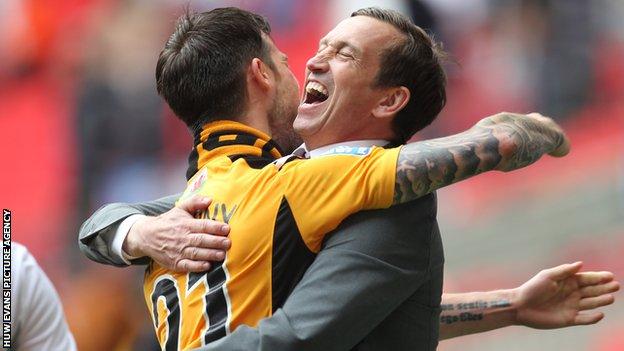Byron Anthony embraces Newport County manager Justin Edinburgh