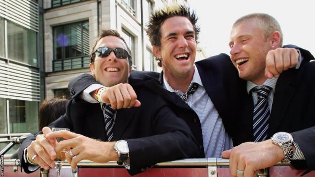 Kevin Pietersen (centre) with Michael Vaughan and Andrew Flintoff