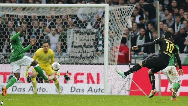 Henrikh Mkhitaryan scores