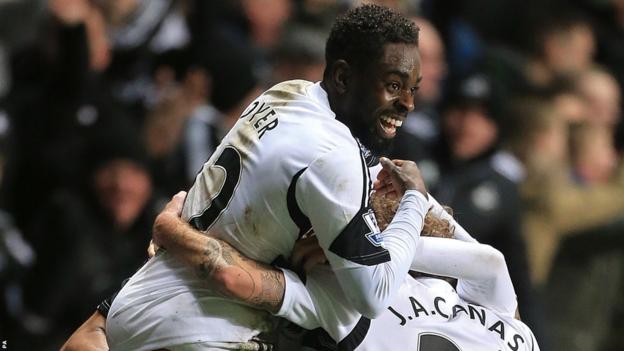 Nathan Dyer celebrates after putting Swansea 2-0 up against Cardiff