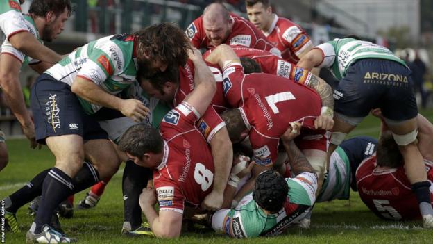 Scarlets travel to Italy and edge Treviso 41-33 in the Pro12