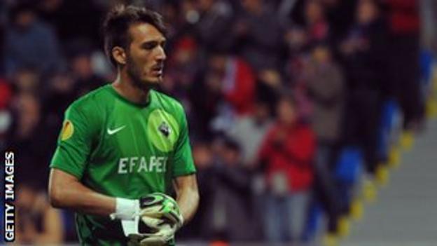 Academica goalkeeper Ricardo
