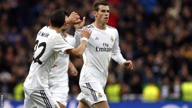Real Madrid's Gareth Bale (right) is congratulated by his teammate Angel Di Maria