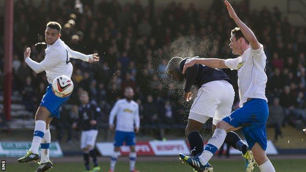 Christian Nade scores for Dundee against Greenock Morton