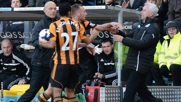 Newcastle United Manager Alan Pardew in confrontation with Hull City midfielder David Meyler