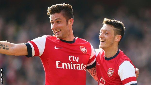 Arsenal's Olivier Giroud and Mesut Ozil celebrate against Everton