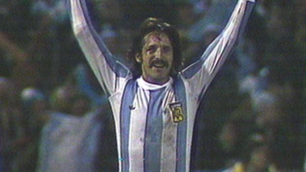 Leopoldo Luque celebrates after scoring for Argentina against Peru