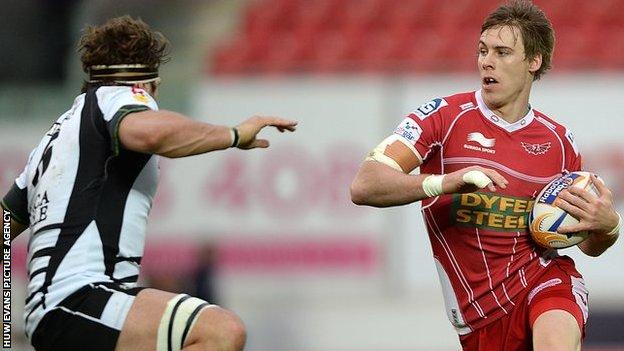 Liam Williams on the attack