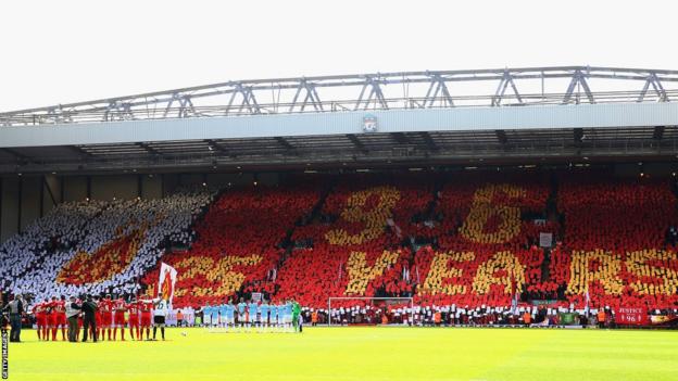 Liverpool fans join players from Liverpool and Manchester City in a Hillsborough tribute