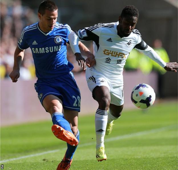 Swansea City's Nathan Dyer (right) and Chelsea's Cesar Azpilicueta battle for the ball in the Premier League at Liberty Stadium