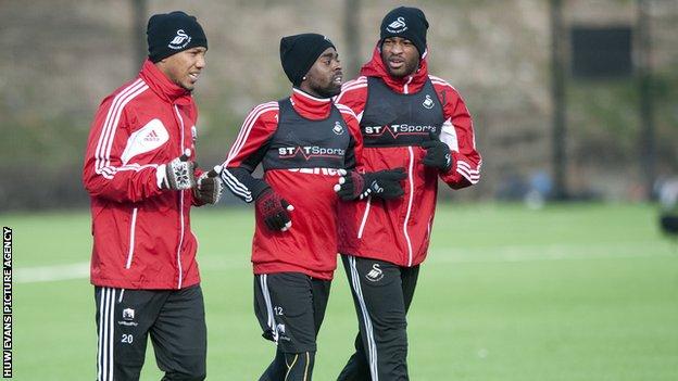 Nathan Dyer (centre) during Swansea training