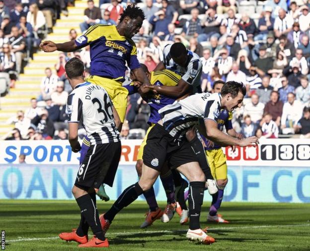 Wilfried Bony equalises with this header