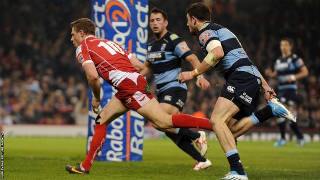 Rhys Priestland scores a first-half try for the Scarlets to bring them within six points of Cardiff Blues