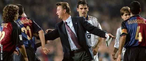 Louis van Gaal as coach of Barcelona in 1999