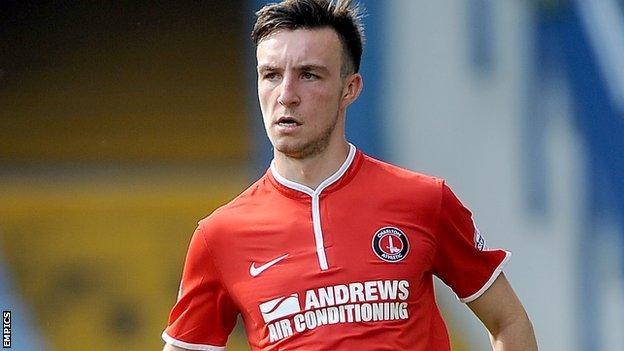 Morgan Fox: Charlton defender signs new deal until 2017 - BBC Sport