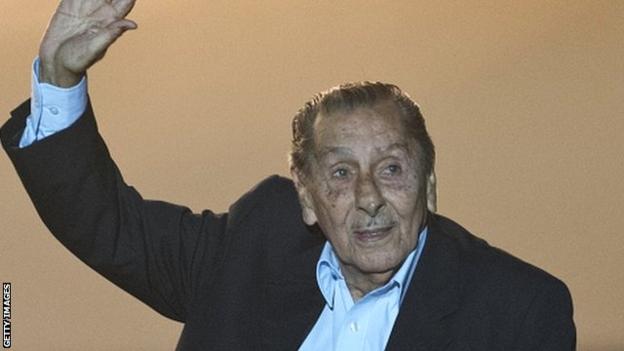 Alcides Ghiggia waves to the crowd before attending a premiere of the documentary 'Maracana' in March 2014