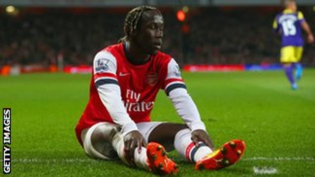 Arsenal have offered Bacary Sagna a contract extension but the Frenchman has yet to accept