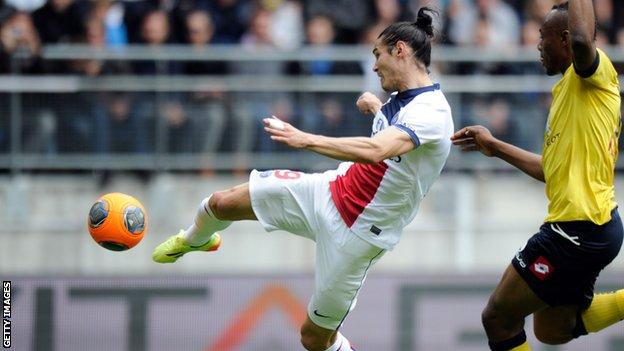 Edinson Cavani puts Paris St-Germain ahead at Sochaux