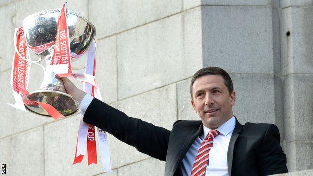 Aberdeen manager Derek McInnes with the Scottish League Cup