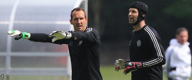 Cech (right) and Schwarzer in training on Tuesday