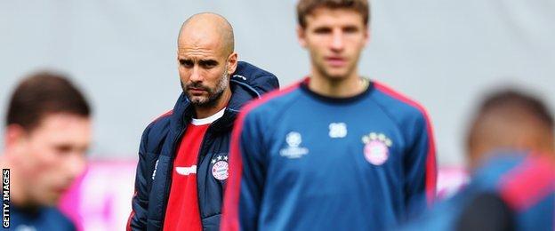 Pep Guardiola takes Bayern training