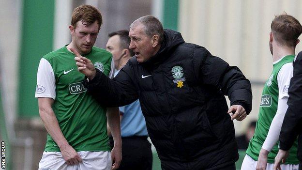 Terry Butcher passes on instructions to captain Liam Craig