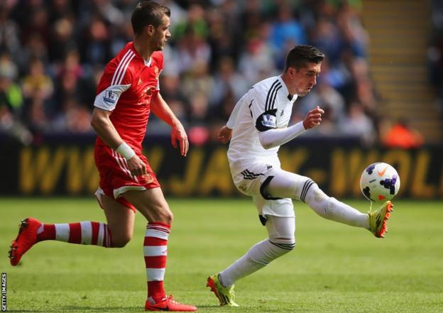 Pablo Hernandez of Swansea City controls the ball as Southampton's Morgan Schneiderlin moves in at Liberty Stadium