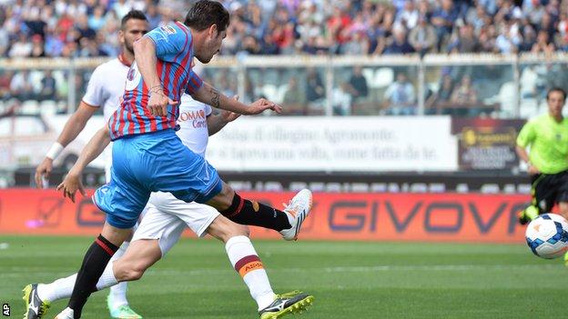 Catania beat Roma to give Juventus the Serie A title