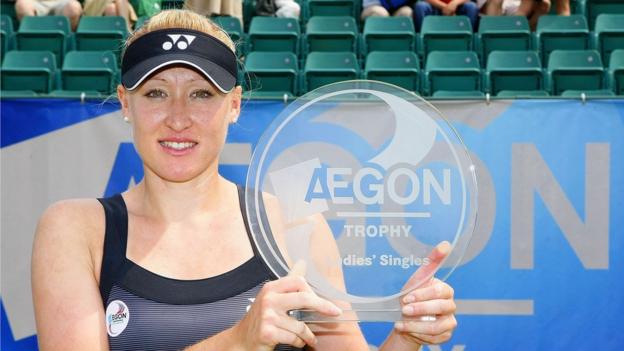 Elena Baltacha poses with the Aegon Trophy title in 2010