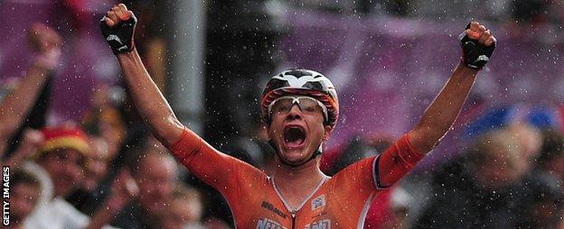 Marianne Vos celebrates victory at London 2012