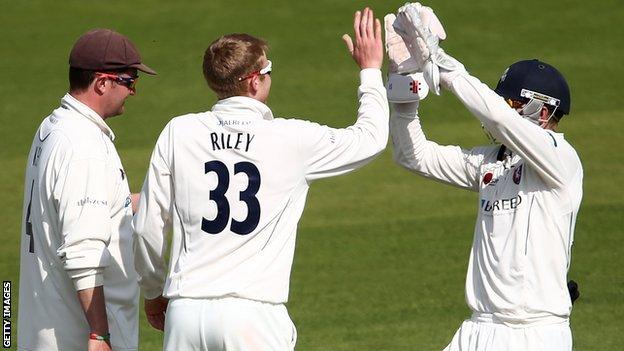 Kent V Surrey Riley Inflicts Further Misery On Disappointing Surrey Bbc Sport