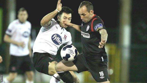 Dundalk's Richie Towell challenges Derry forward Mark Stewart