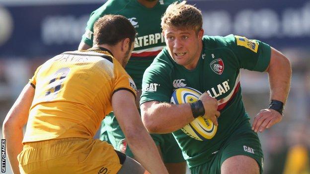 Tom Youngs on the charge for Leicester against Wasps