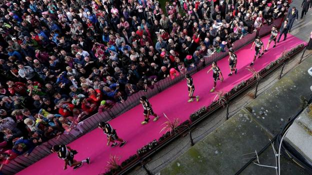 Twenty-two teams were introduced to the crowd in Belfast ahead of the big start of the 2014 Giro d'Italia, one of cycling three Grand Tours