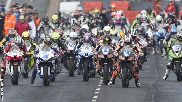 Mass start at the North West 200