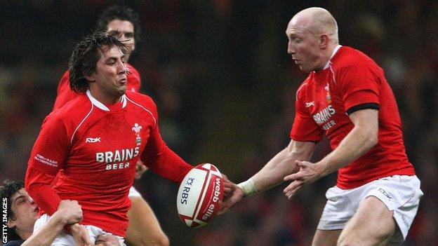 Gavin Henson and Tom Shanklin playing for Wales in 2008