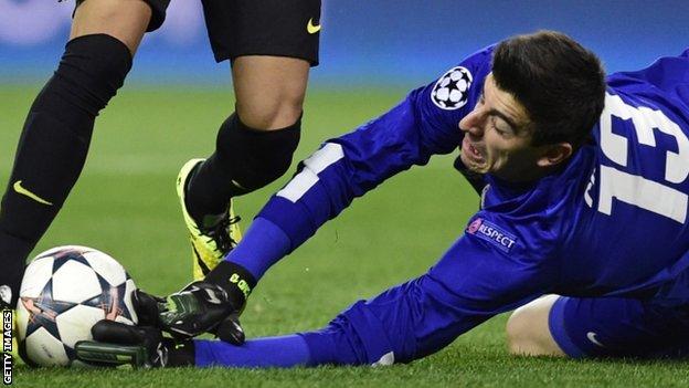 Barcelona's Brazilian forward Neymar da Silva Santos Junior vies with Atletico Madrid's Belgian goalkeeper Thibaut Courtois